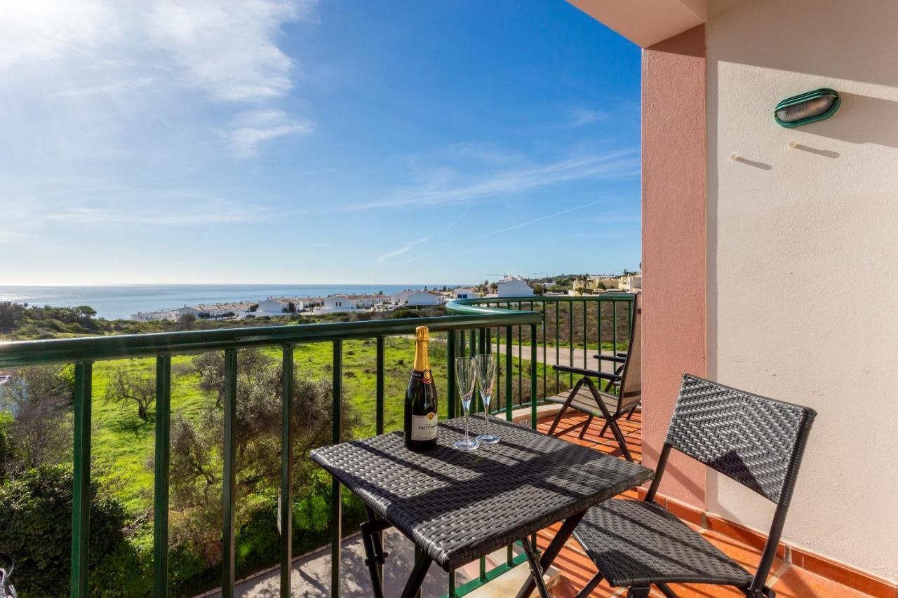 Lovely 2 Bedroom Apartment Including Pool, Stunning Ocean Views & Beach Closeby Luz Eksteriør bilde