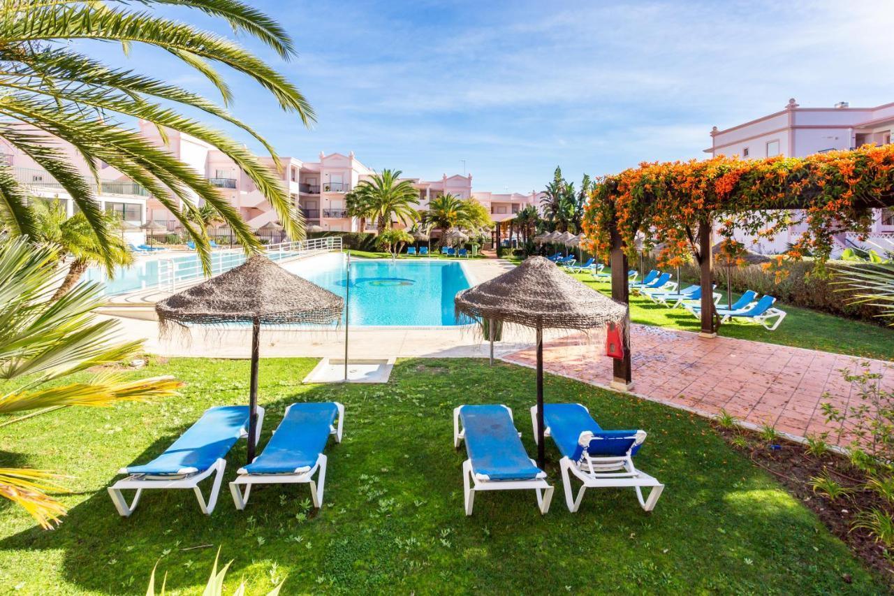 Lovely 2 Bedroom Apartment Including Pool, Stunning Ocean Views & Beach Closeby Luz Eksteriør bilde